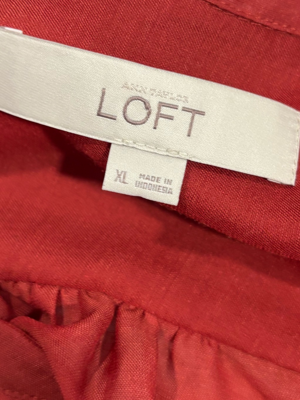 🐞LOFT Crimson Ruffle-Front Blouse - Picture 8 of 9